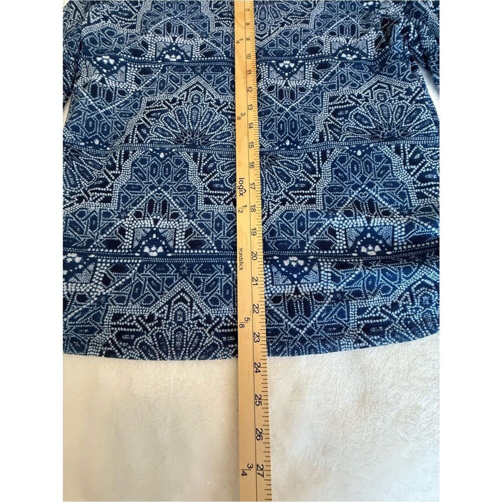 Chico’s Blue Geometric Kaleidoscope Print Mesh Lined Top Size 1 Long Sleeve - Picture 11 of 12